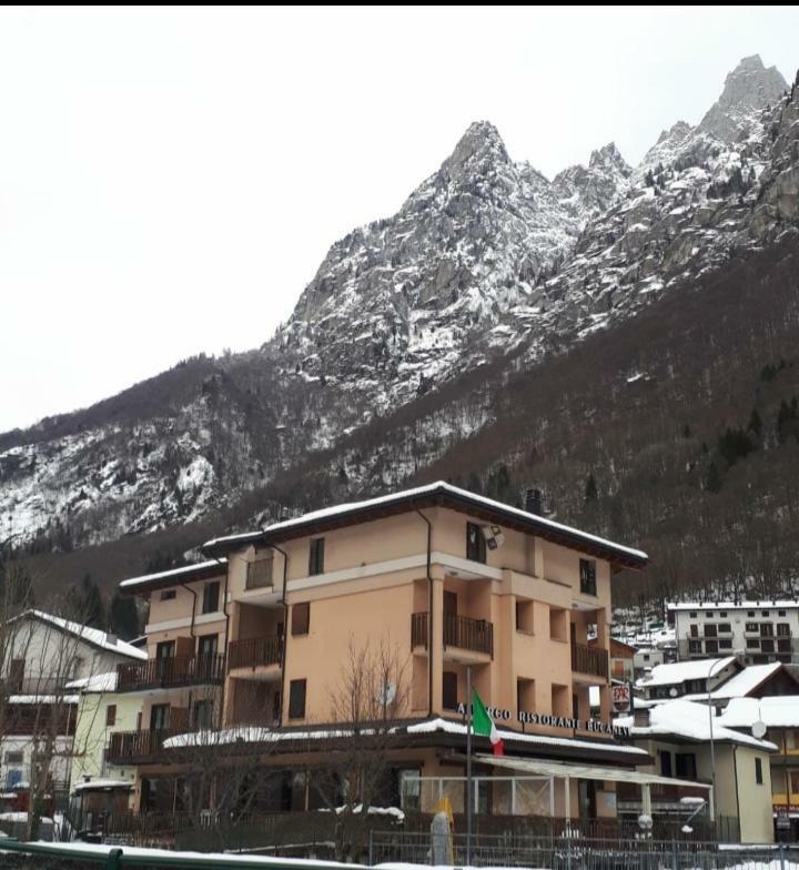 Hotel Ristorante Bucaneve ซานมาร์ติโน ภายนอก รูปภาพ