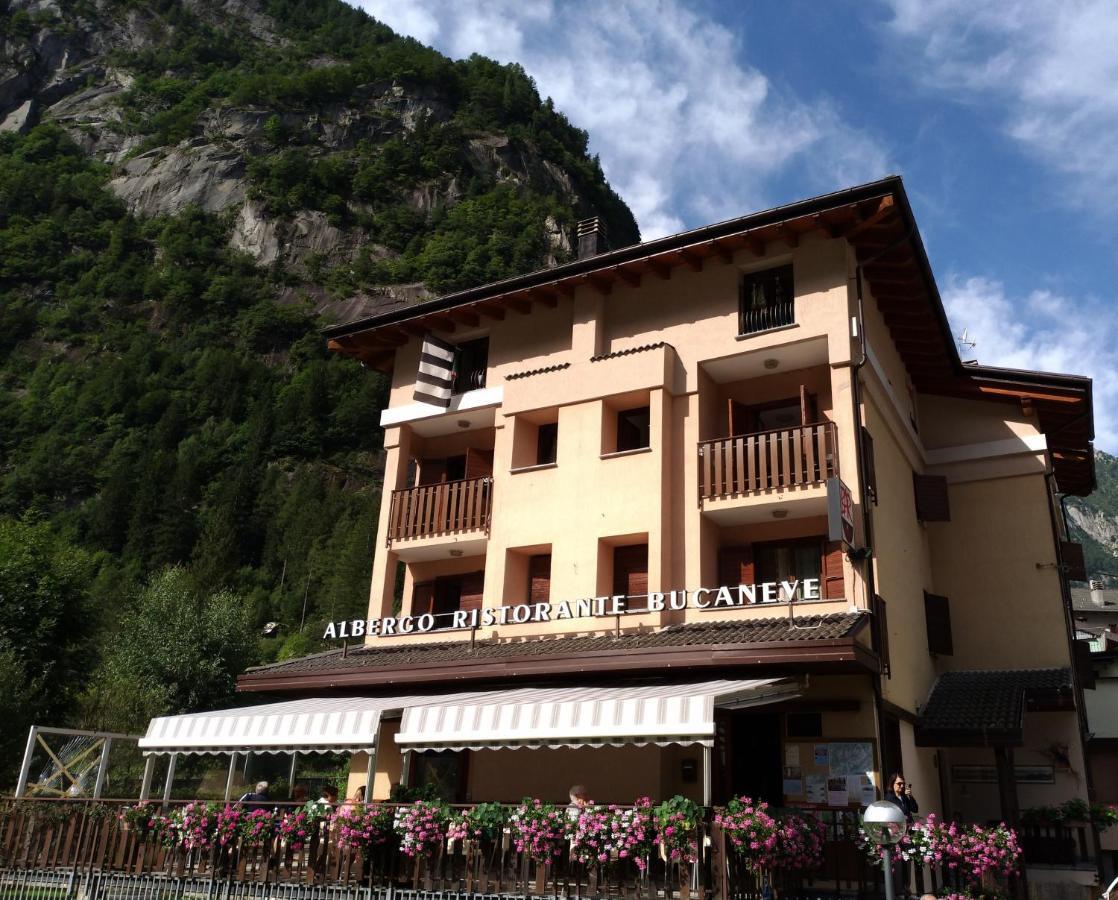 Hotel Ristorante Bucaneve ซานมาร์ติโน ภายนอก รูปภาพ